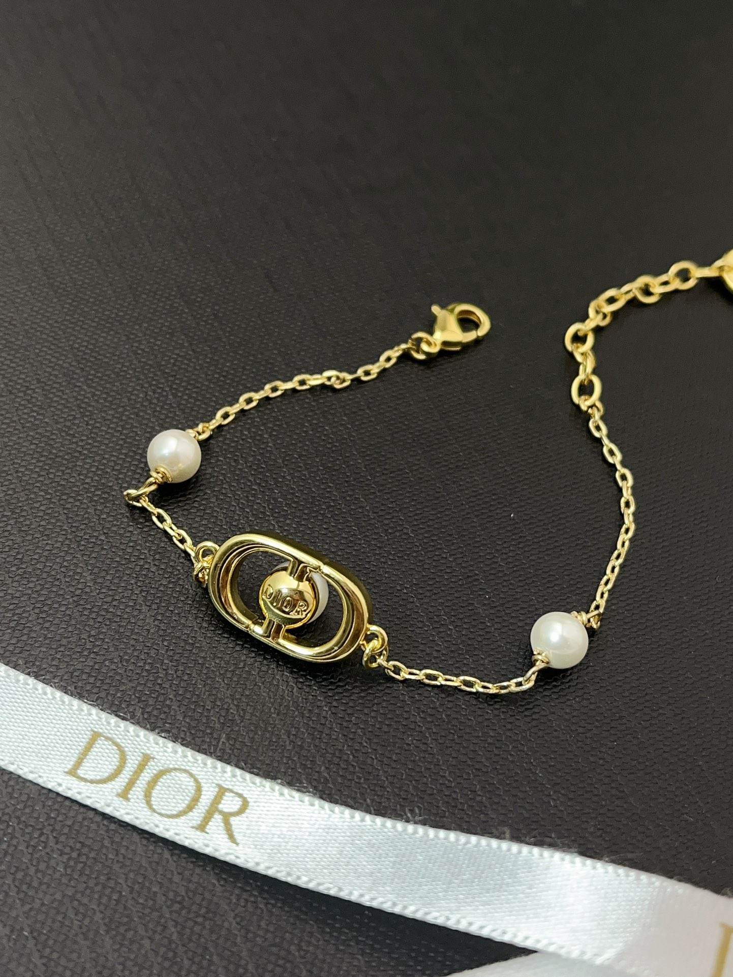 L204 Dior pearls CD bracelet
