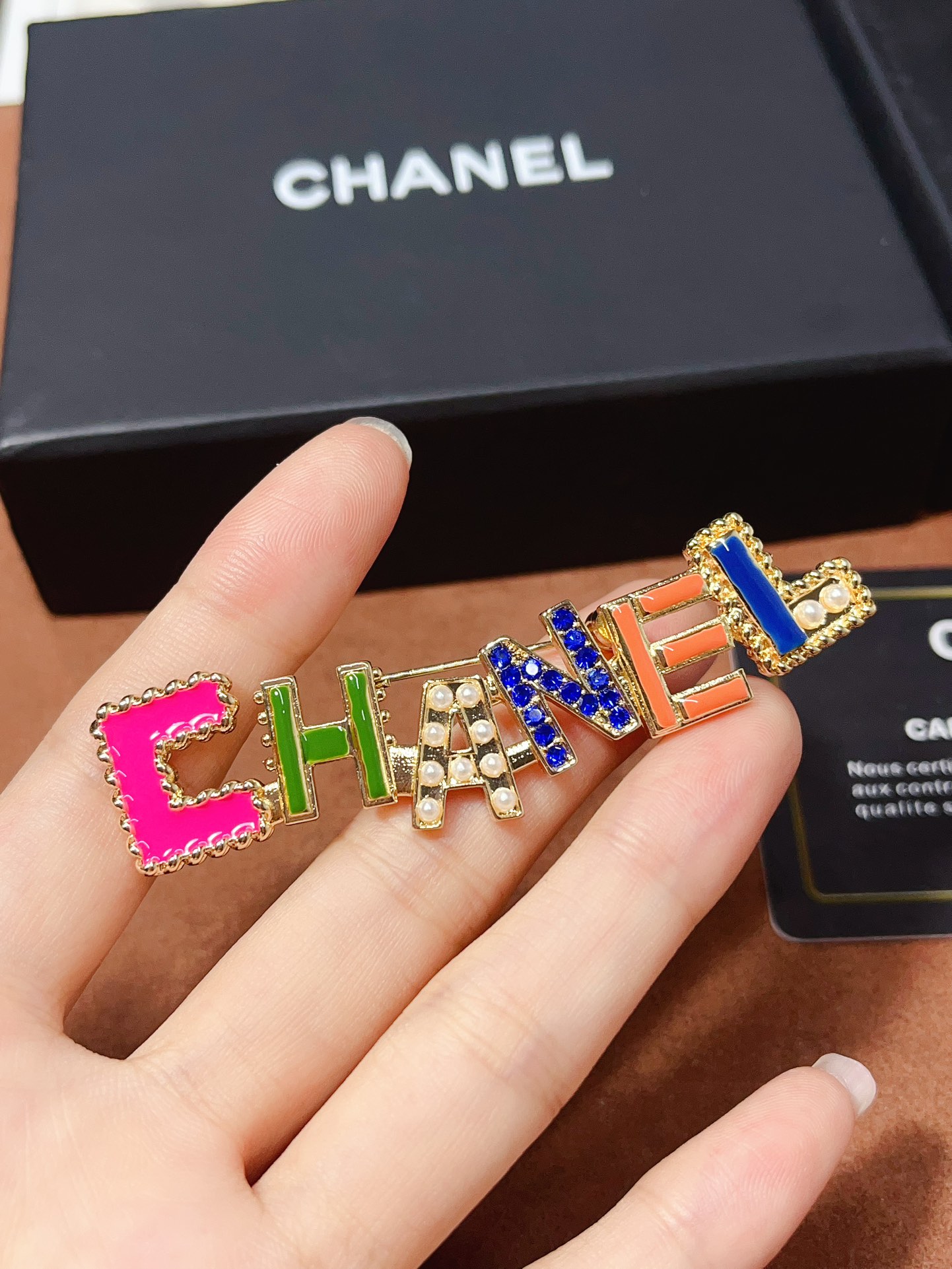 D187  Chanel brooch