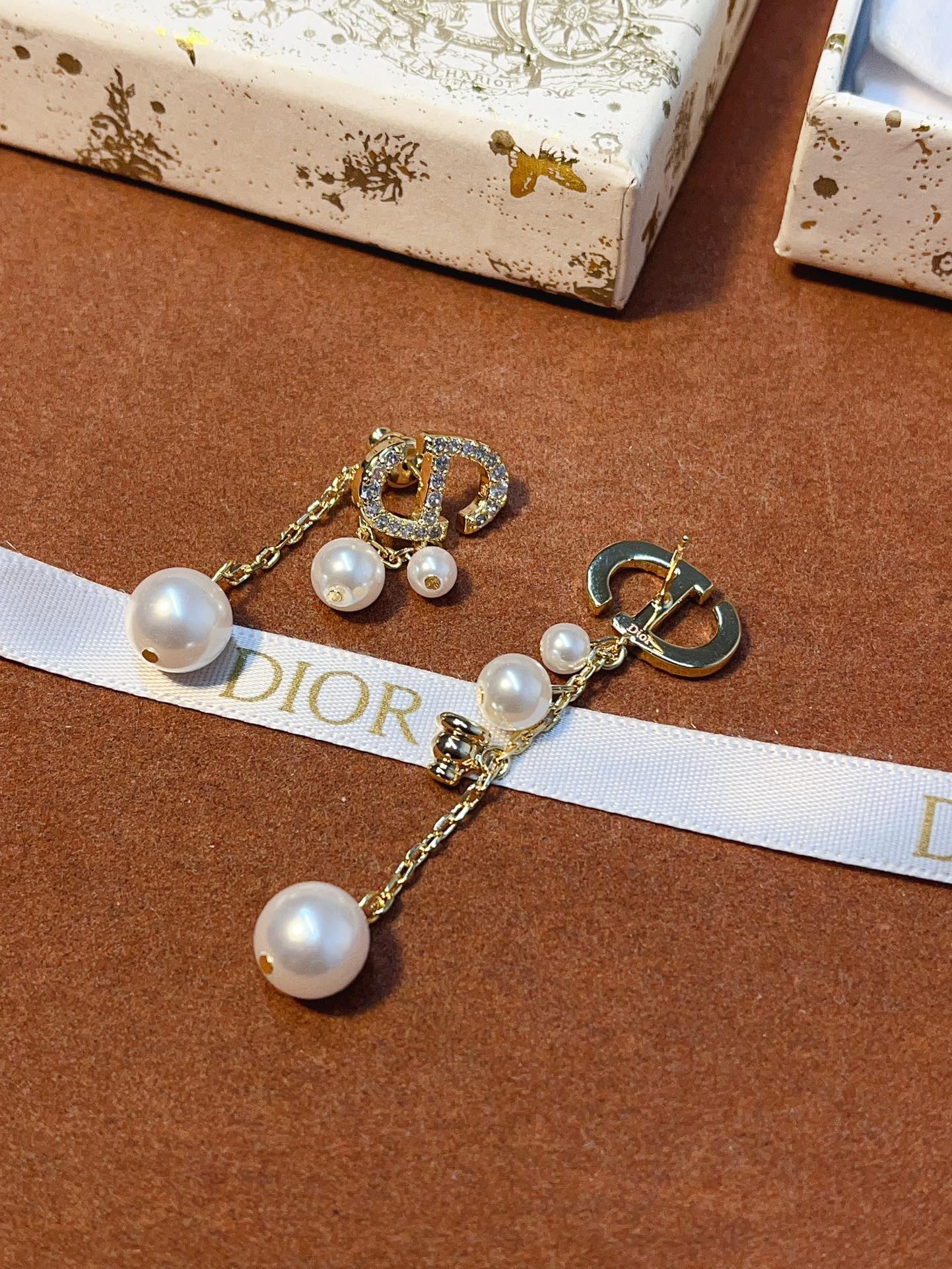 A1168 Dior CD earrings