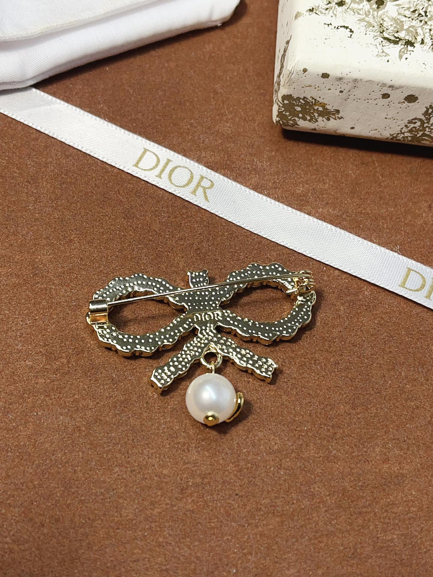 D189 Dior bowknot brooch