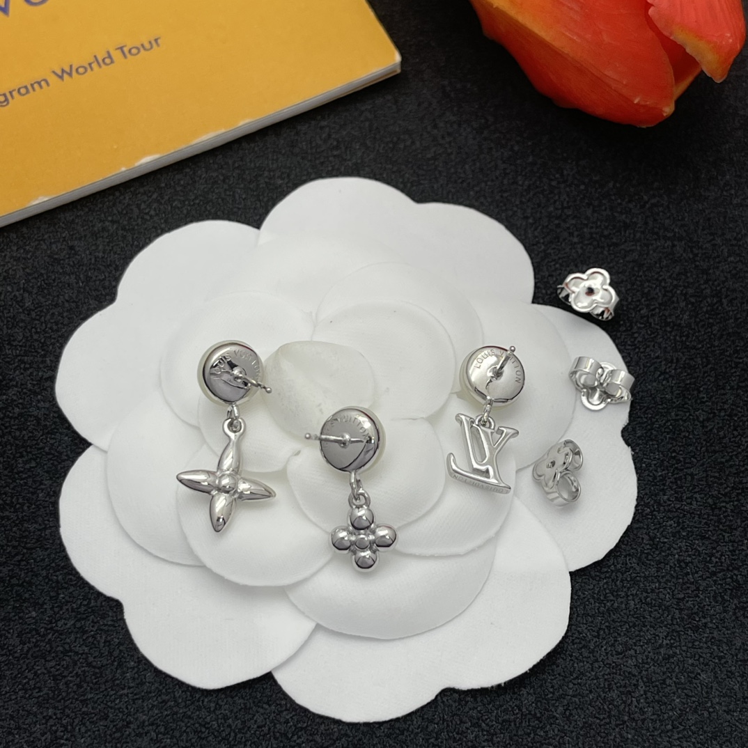3PCS of LV Louis vuitton pearls earrings 116679