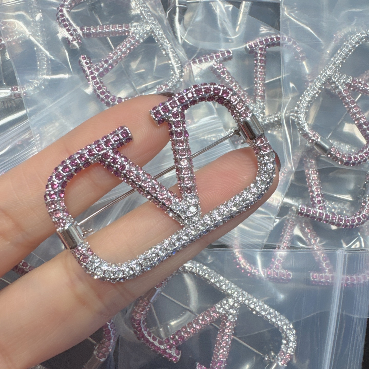 Valentino full diamond brooch 116687