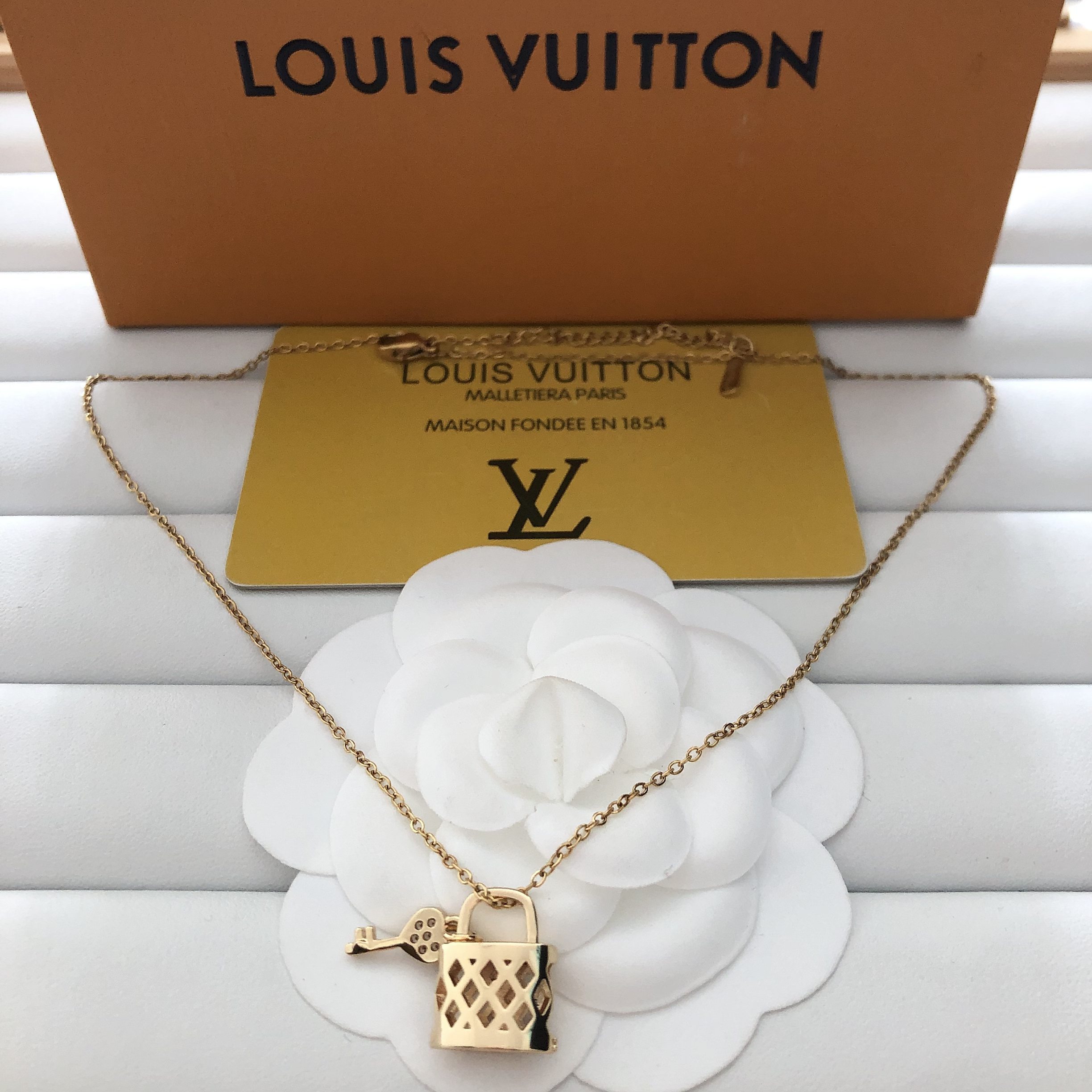 LV hollow lock key necklace 116693