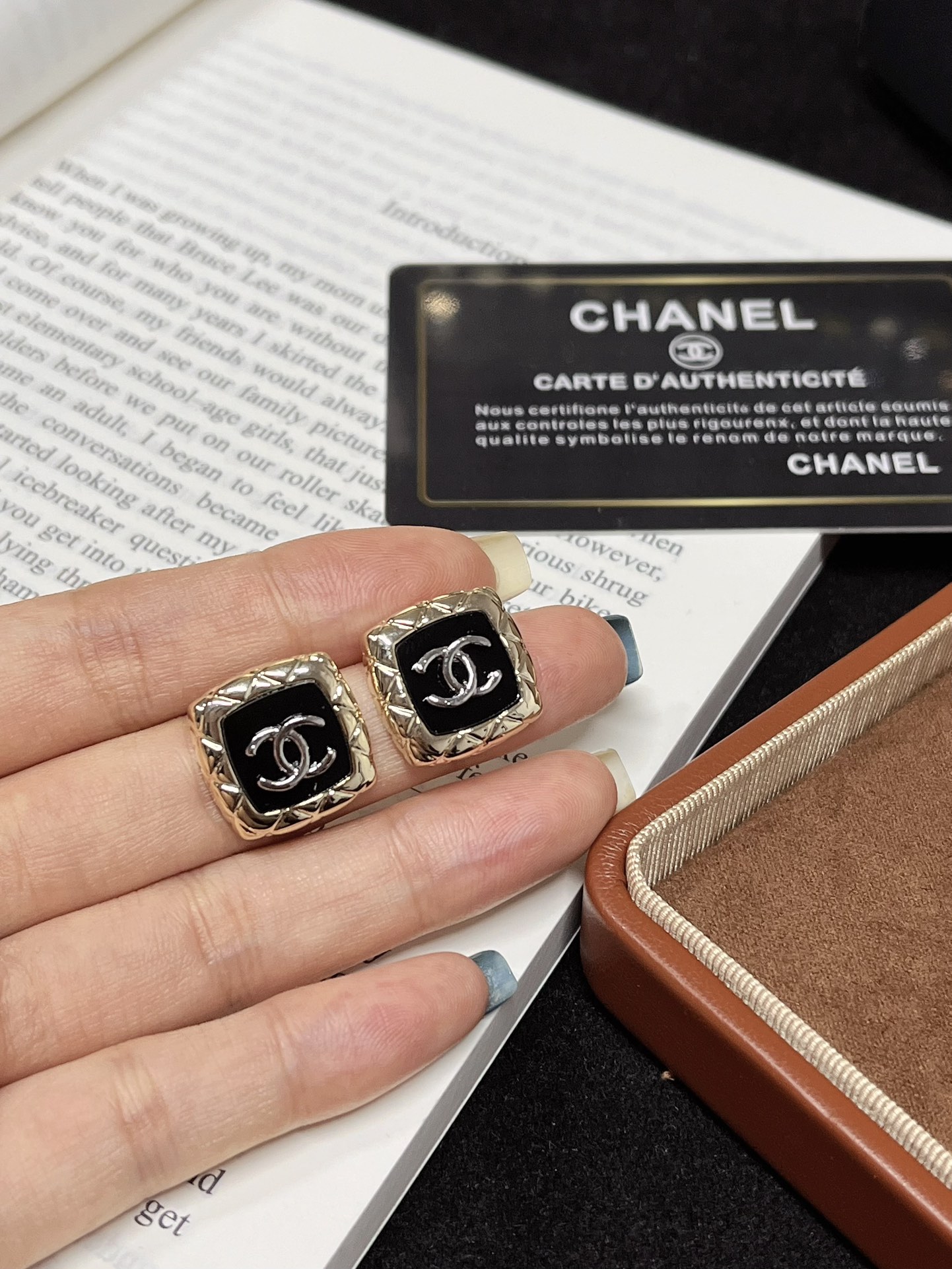 A1181 Chanel earrings