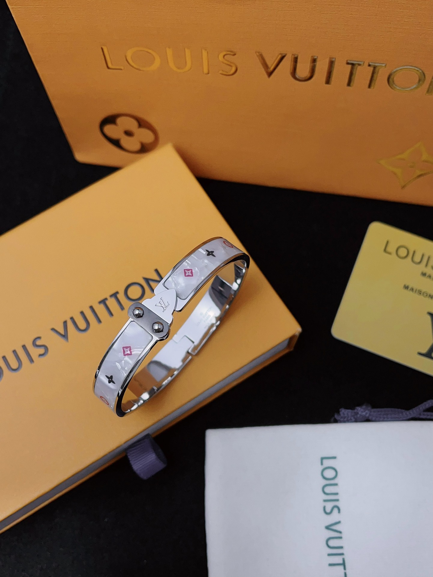 S457 LV titanium steel Shell bracelet