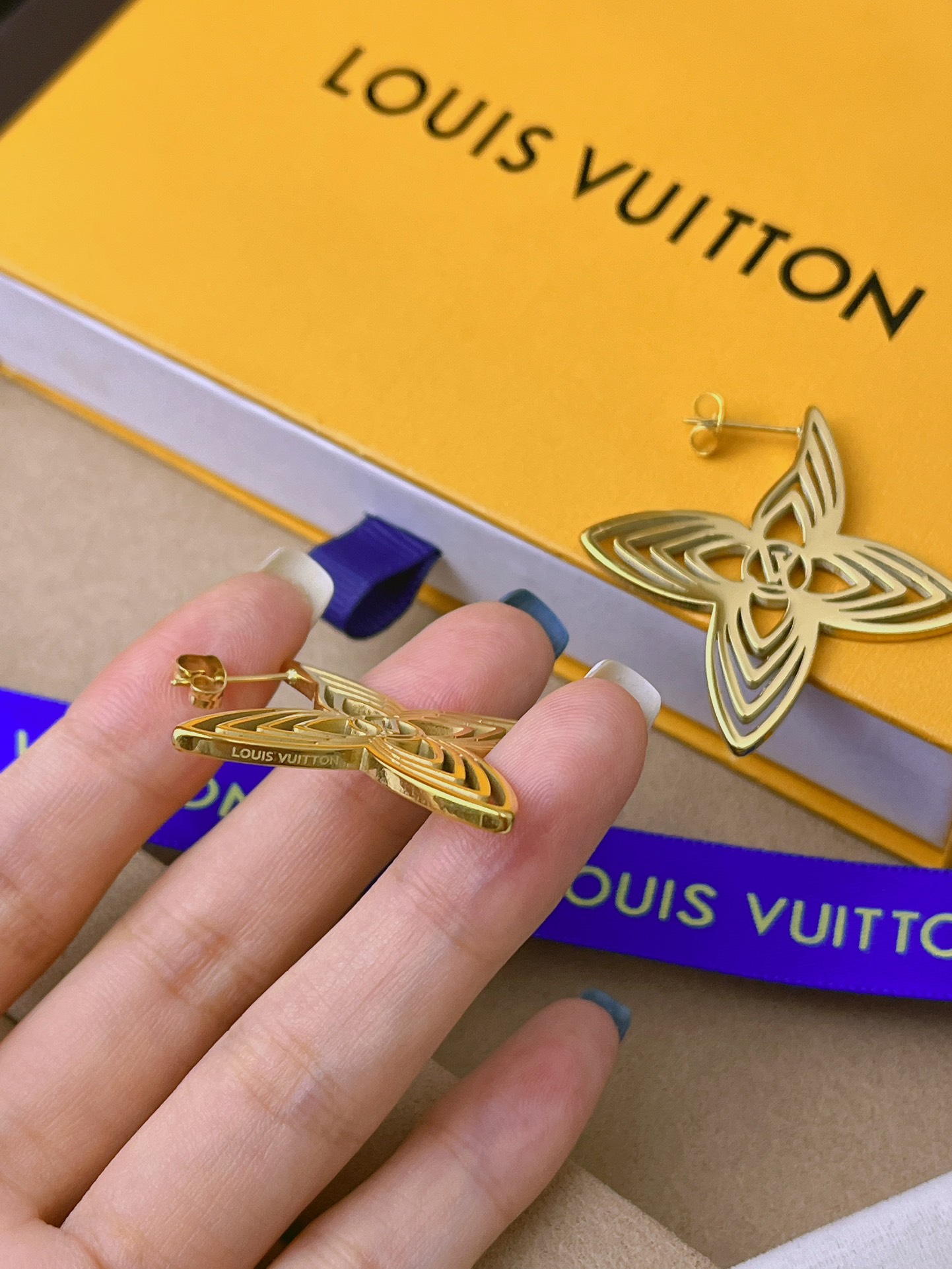 A1179 LV titanium steel earrings