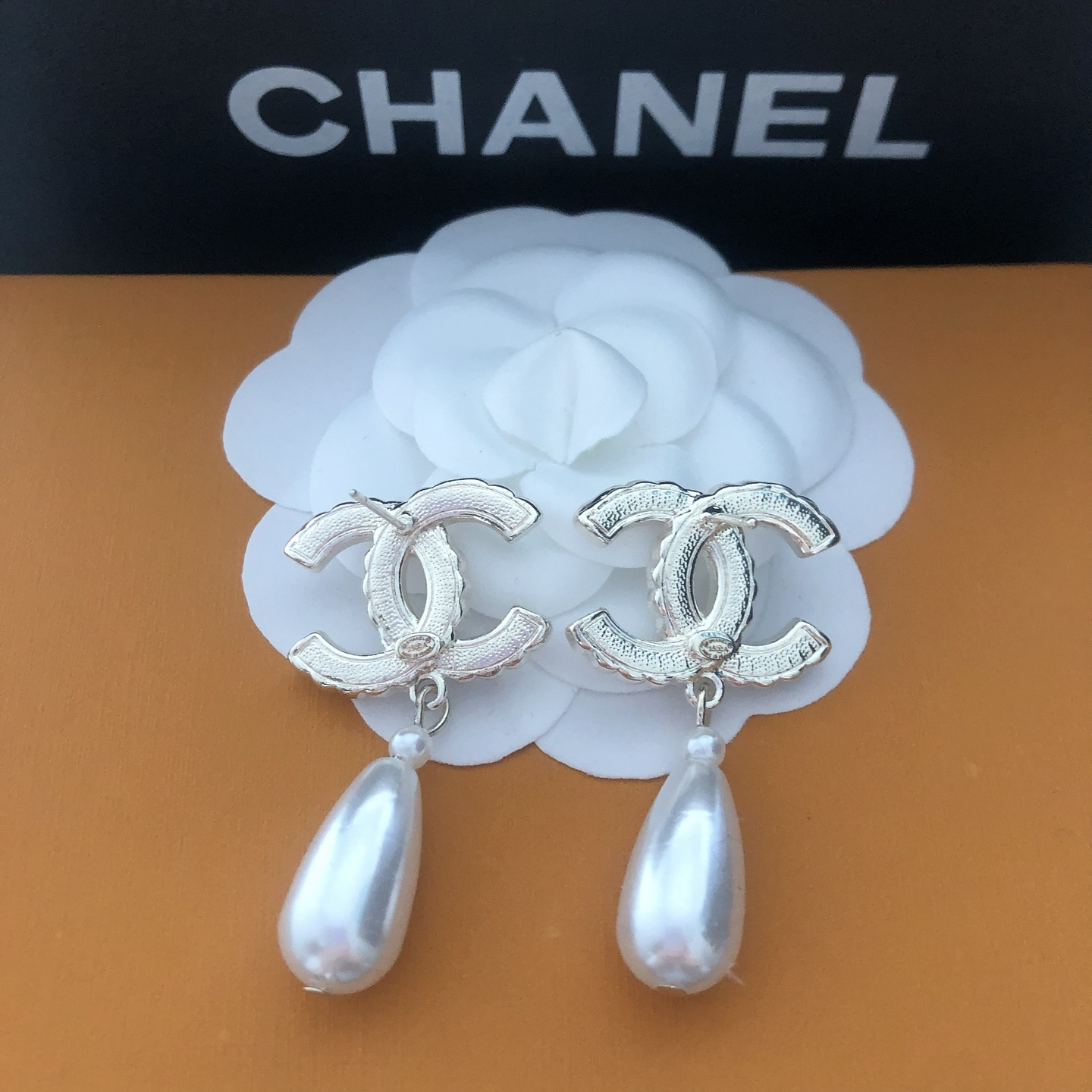 Chanel silver pearls earrings 108846