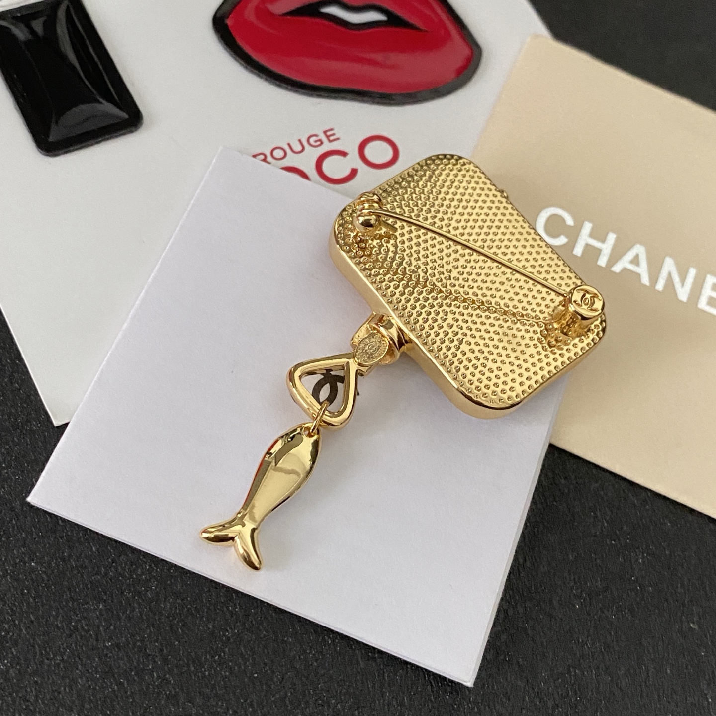 C139 Chanel brooch
